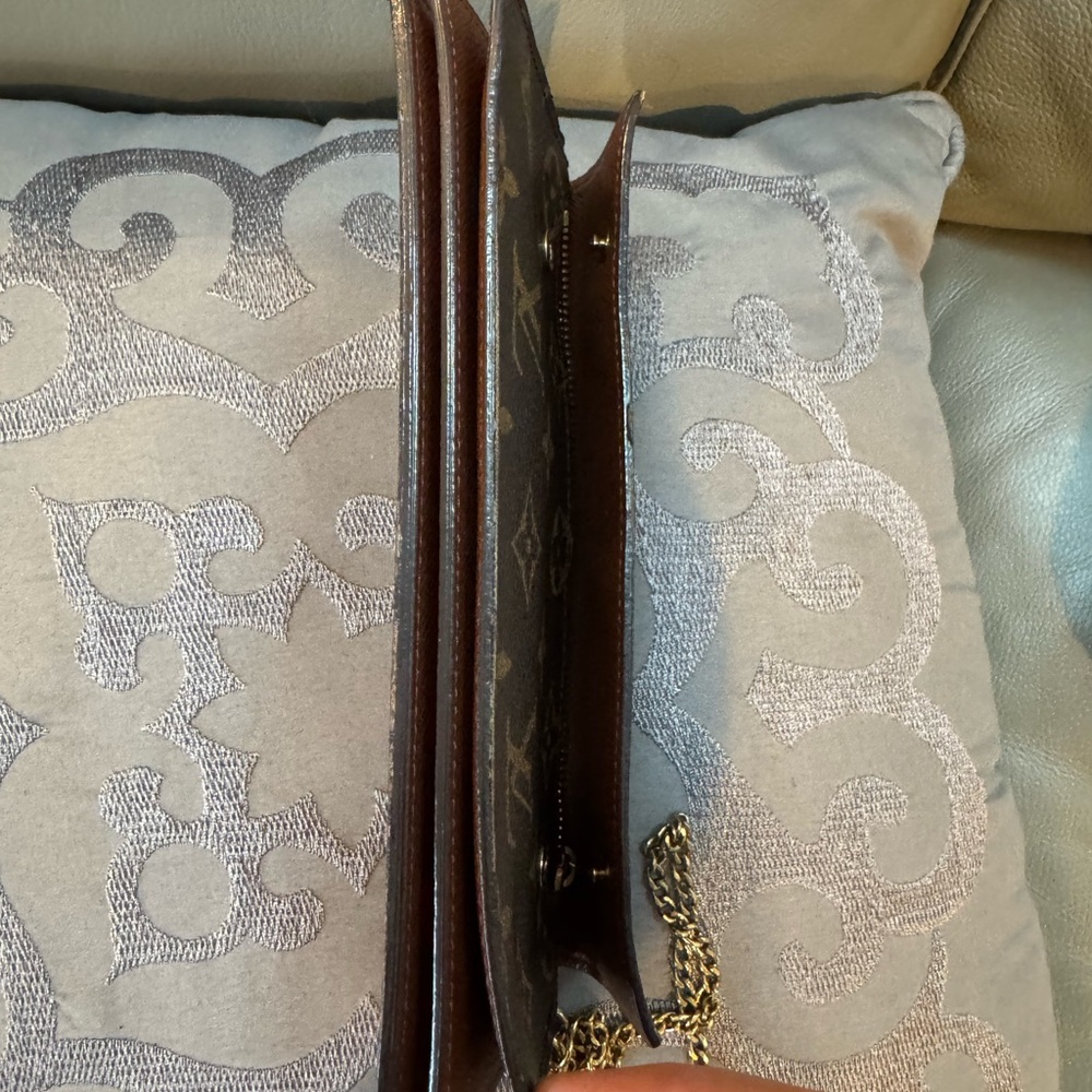 Luxury Brown Monogram Wallet with Chain - Picture 8 of 8